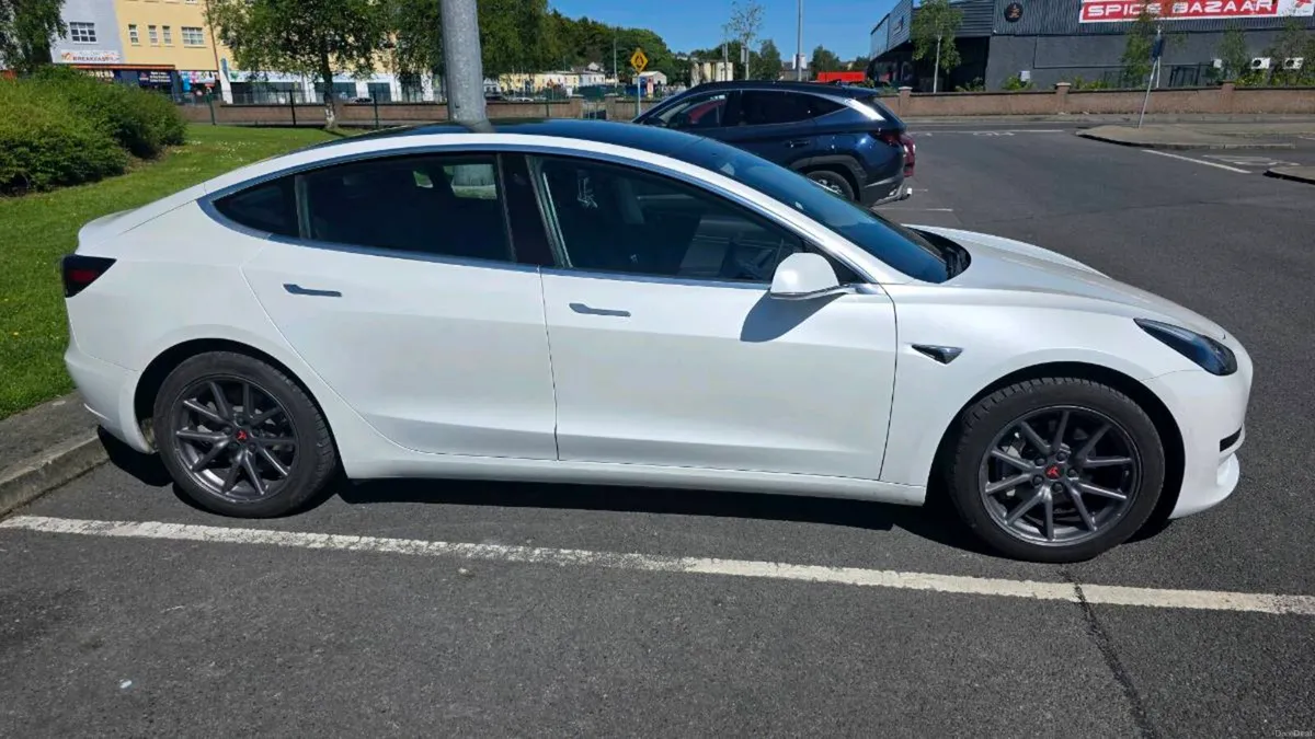 Telsa Model 3 Standard Range - Image 1