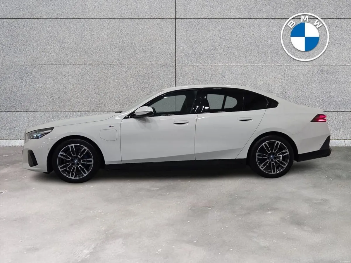 BMW 5-Series 530e M Sport Saloon - Image 4