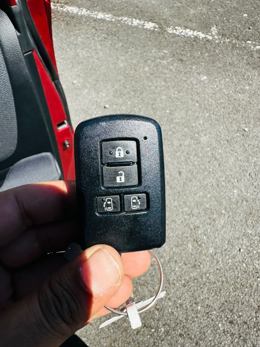Toyota Sienta 2016 automatic  .price negotiable. - Image 6