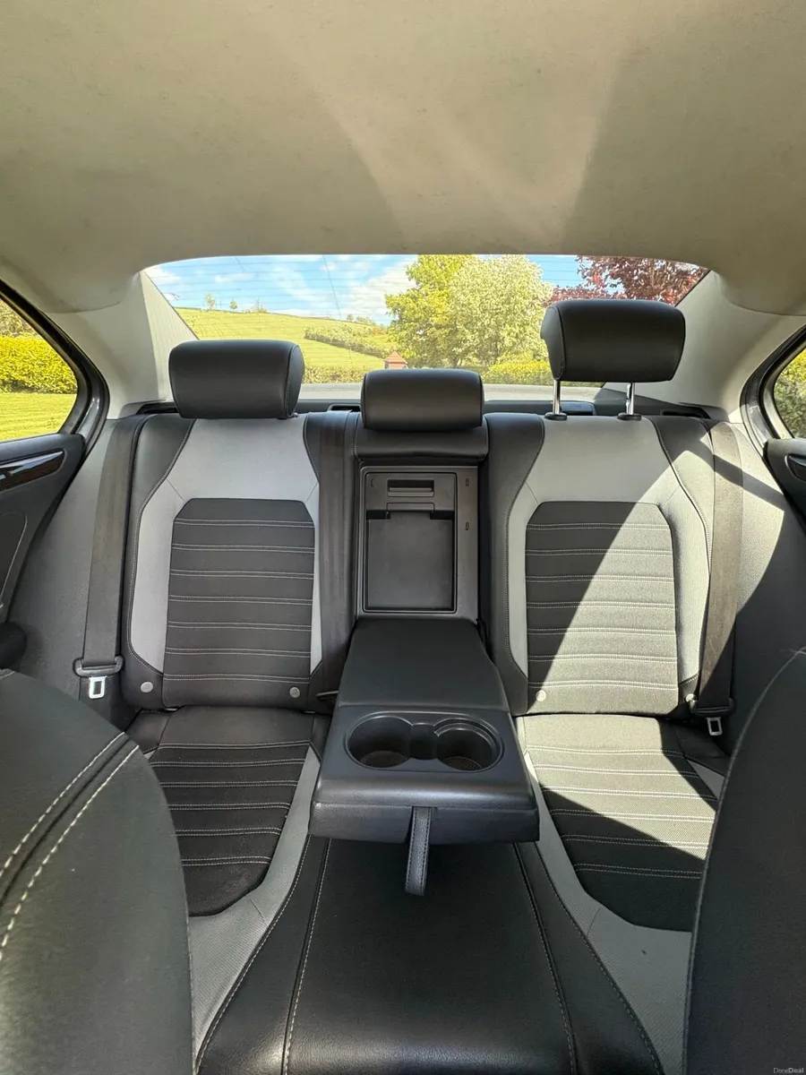 Volkswagen Jetta 2015 - Image 2