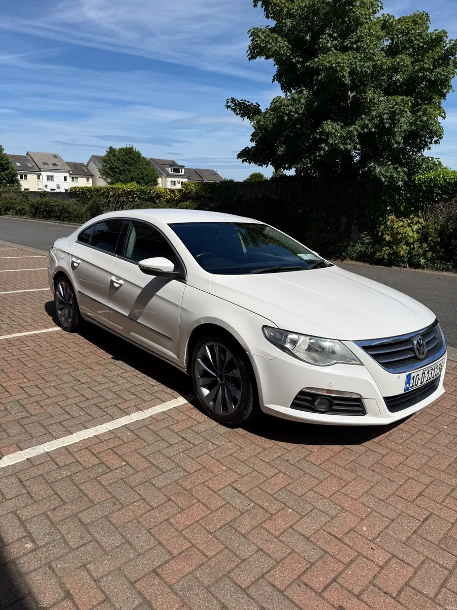 Volkswagen Passat 2010 - Image 1