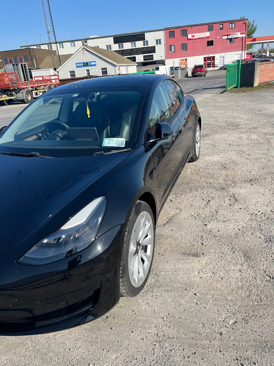 2022 Tesla Model 3 - Image 4