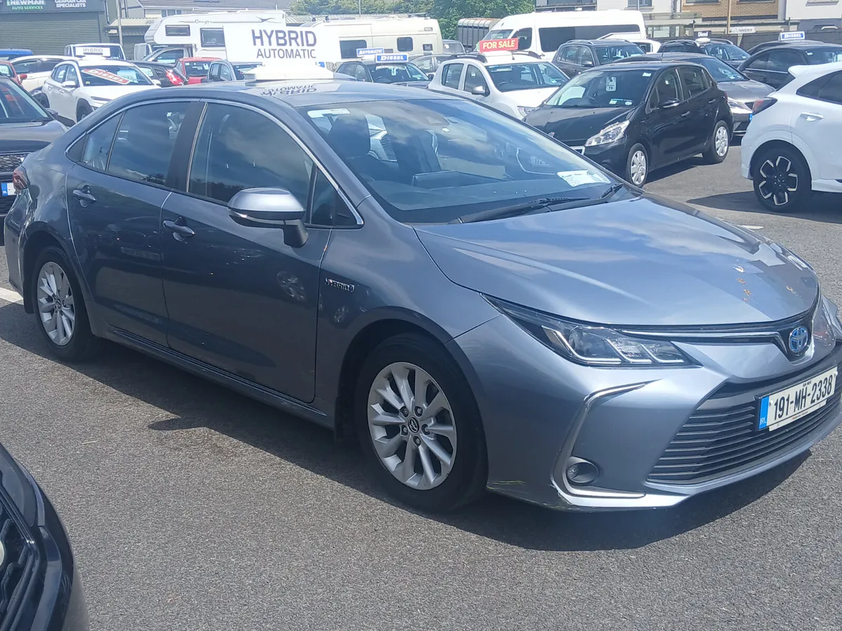 Toyota Corolla saloon   hybrid 2019 - Image 4
