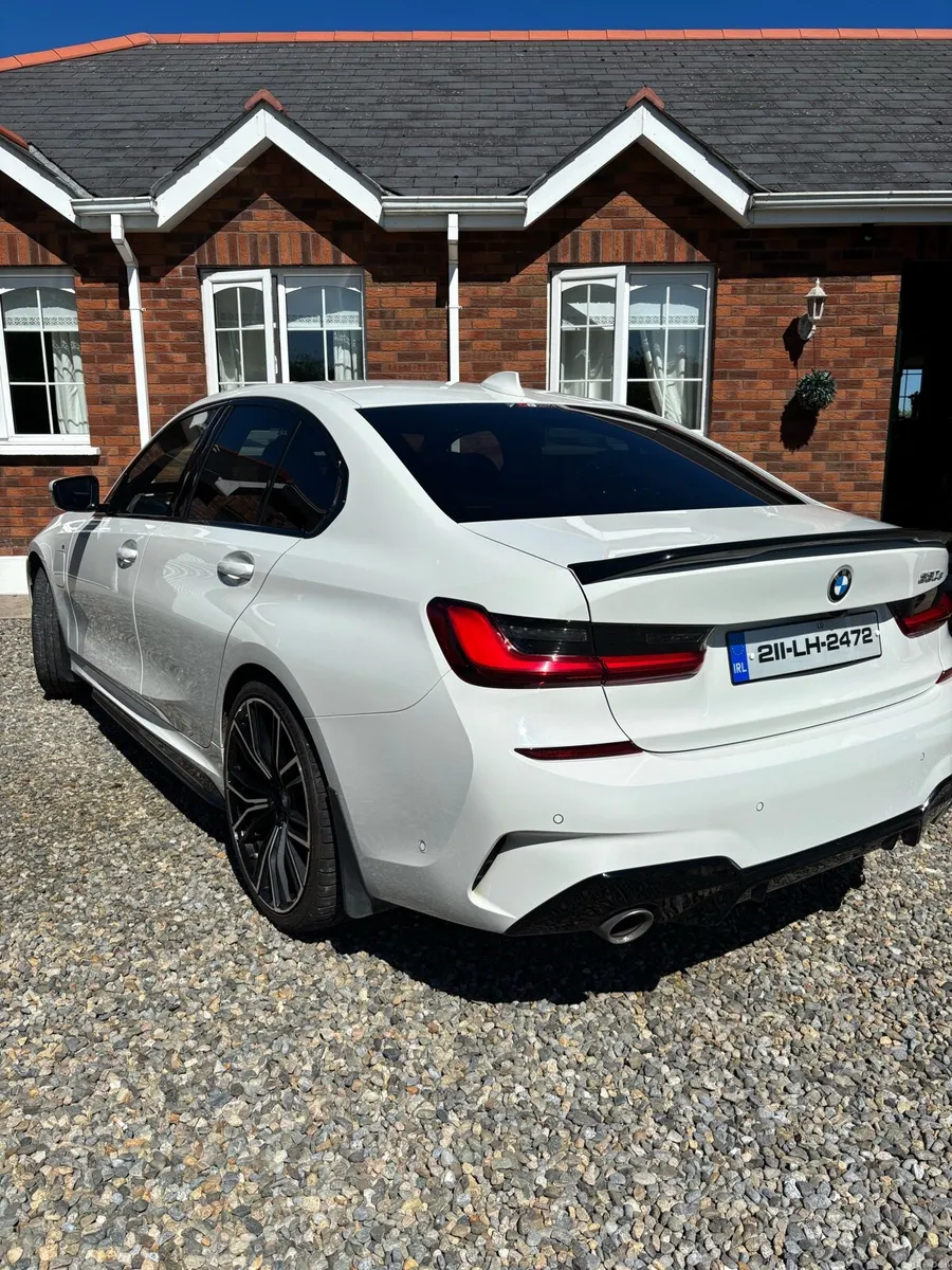BMW 330e M - Image 2