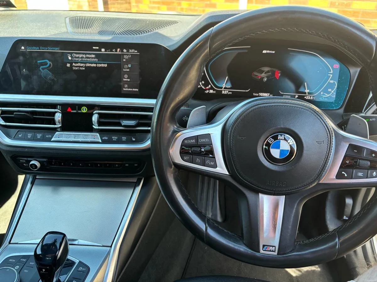 BMW 330e M - Image 5
