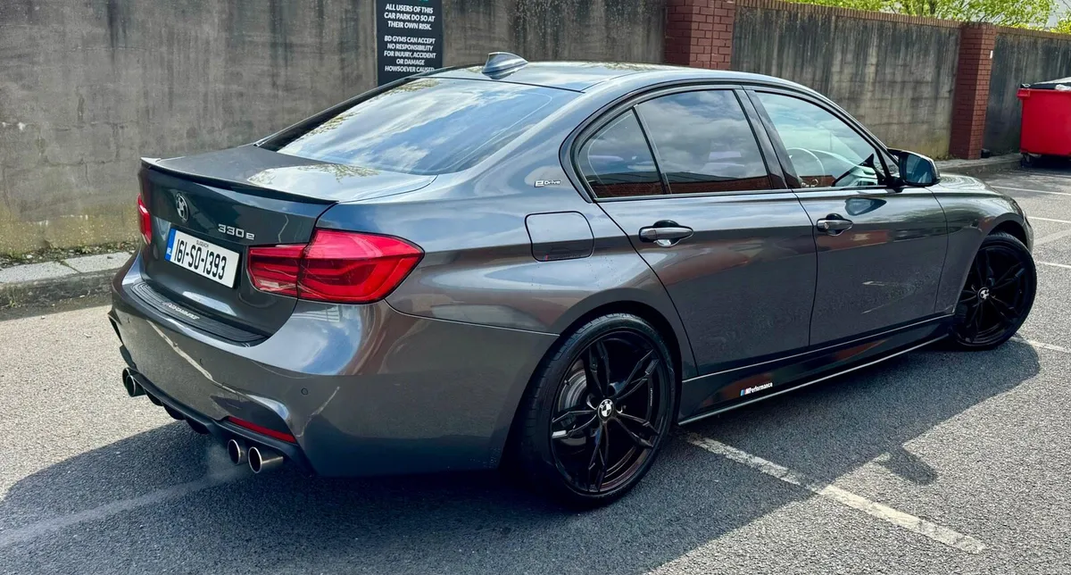 BMW 330e - Image 4