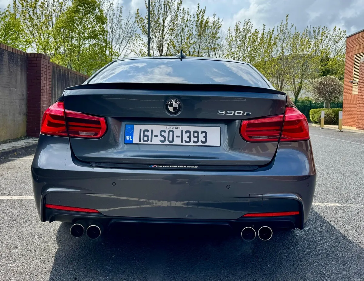 BMW 330e - Image 2