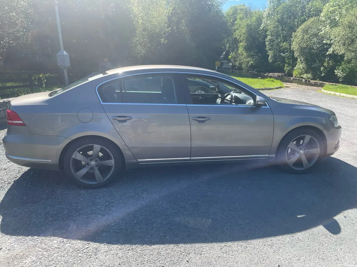 2011 Passat - Image 2
