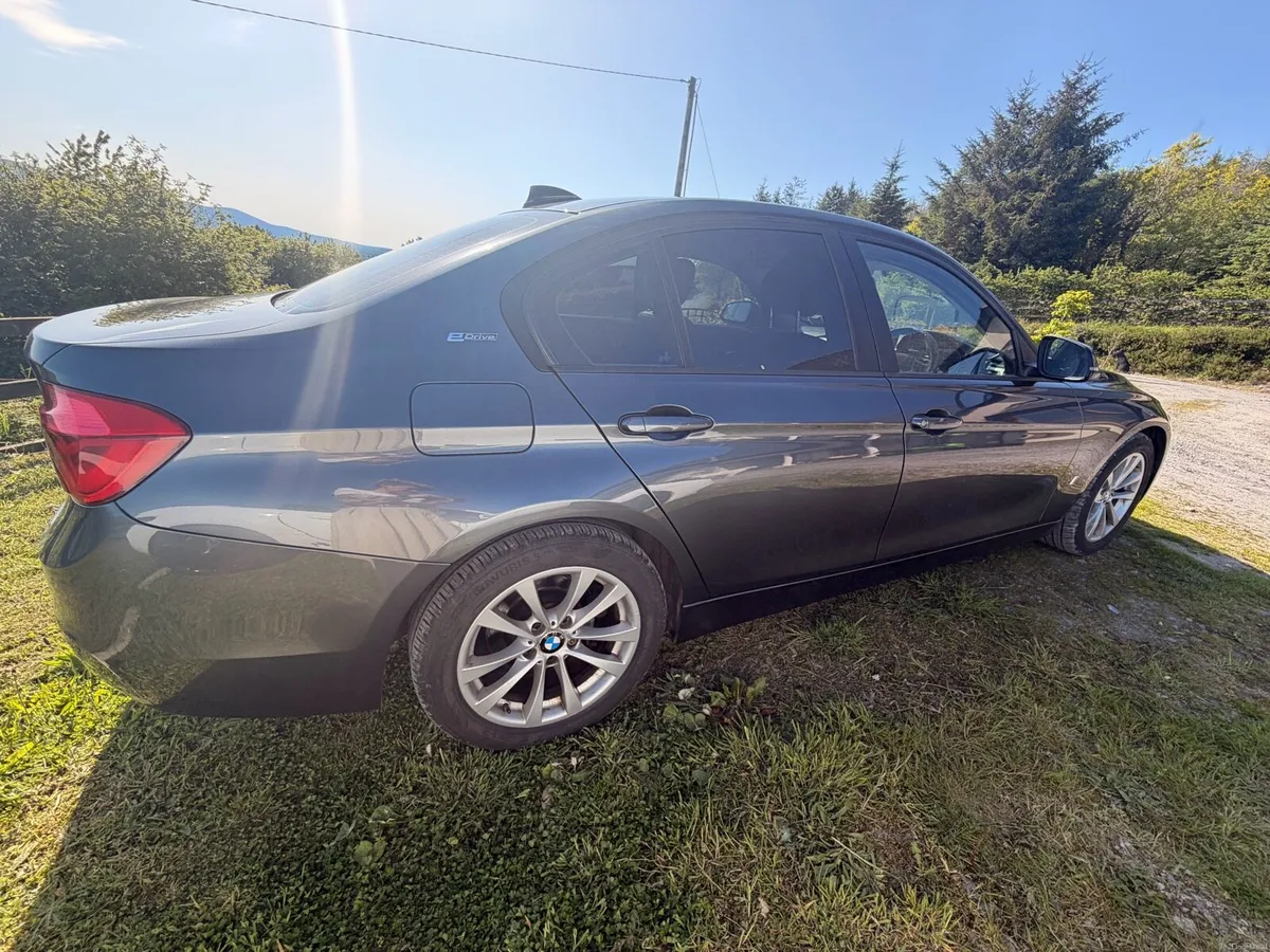 172 BMW 330e - Image 1