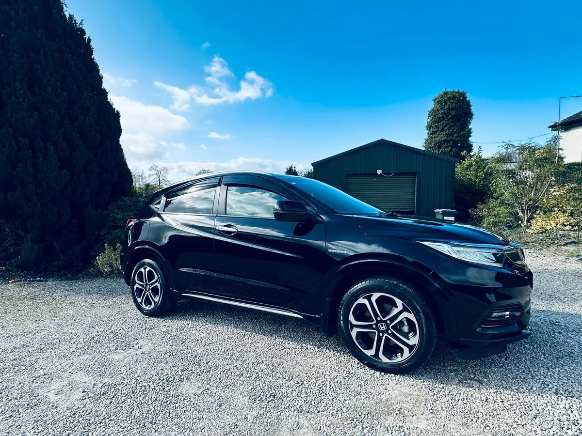 Honda Vezel 2018 1.5 Hybrid Auto 28839 KM ONLY - Image 3