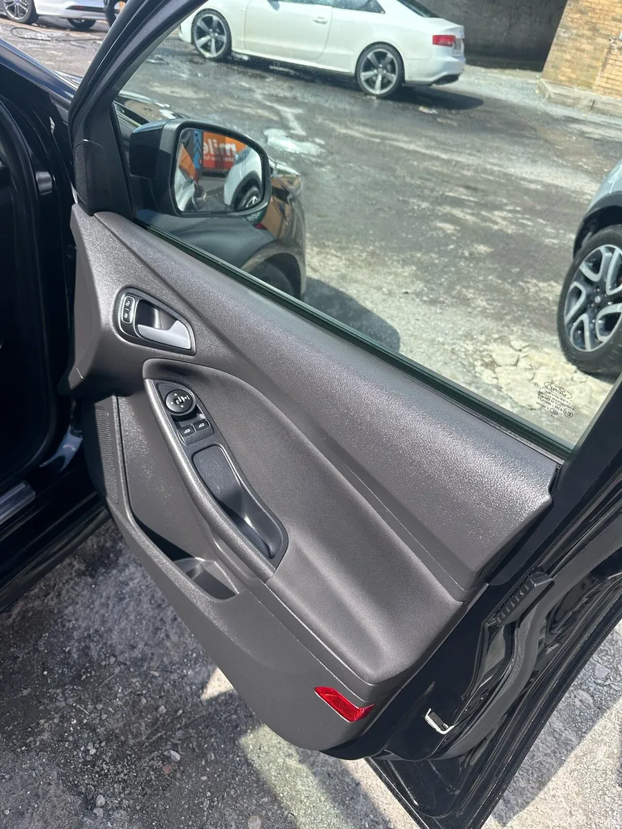 FORD FOCUS ST LINE 1litre petrol 6 speed manual - Image 2