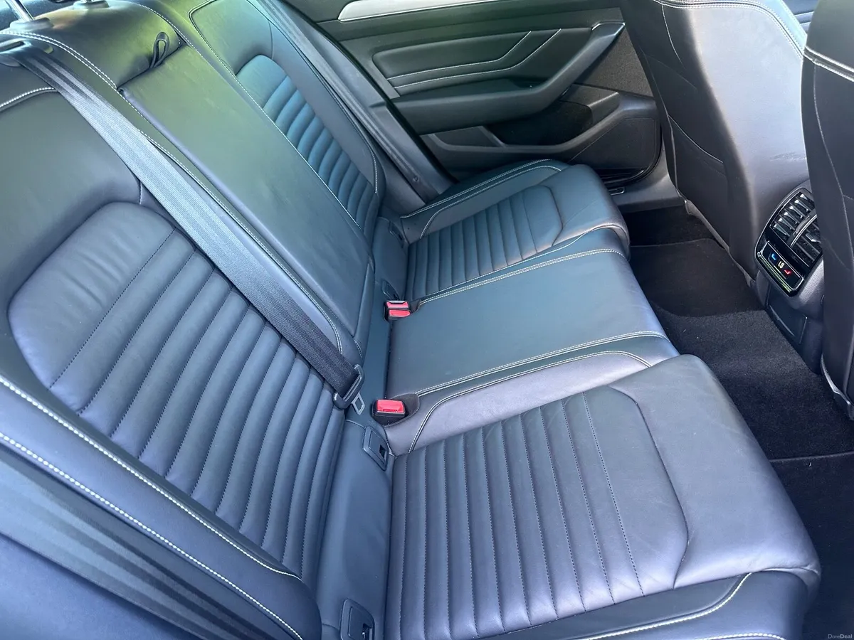Volkswagen Passat 2022 - Image 4