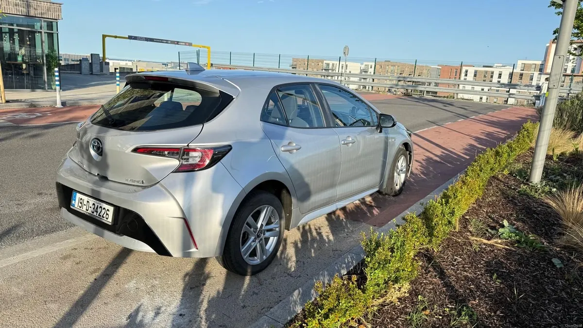 Toyota Corolla Luna Hybrid 4DR Auto, 2019 - Image 2