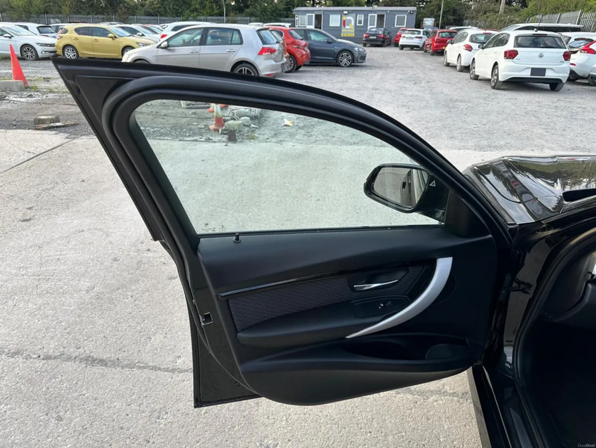 BMW 3-Series 2.0L Automatic Petrol Plug-in-Petrol - Image 4