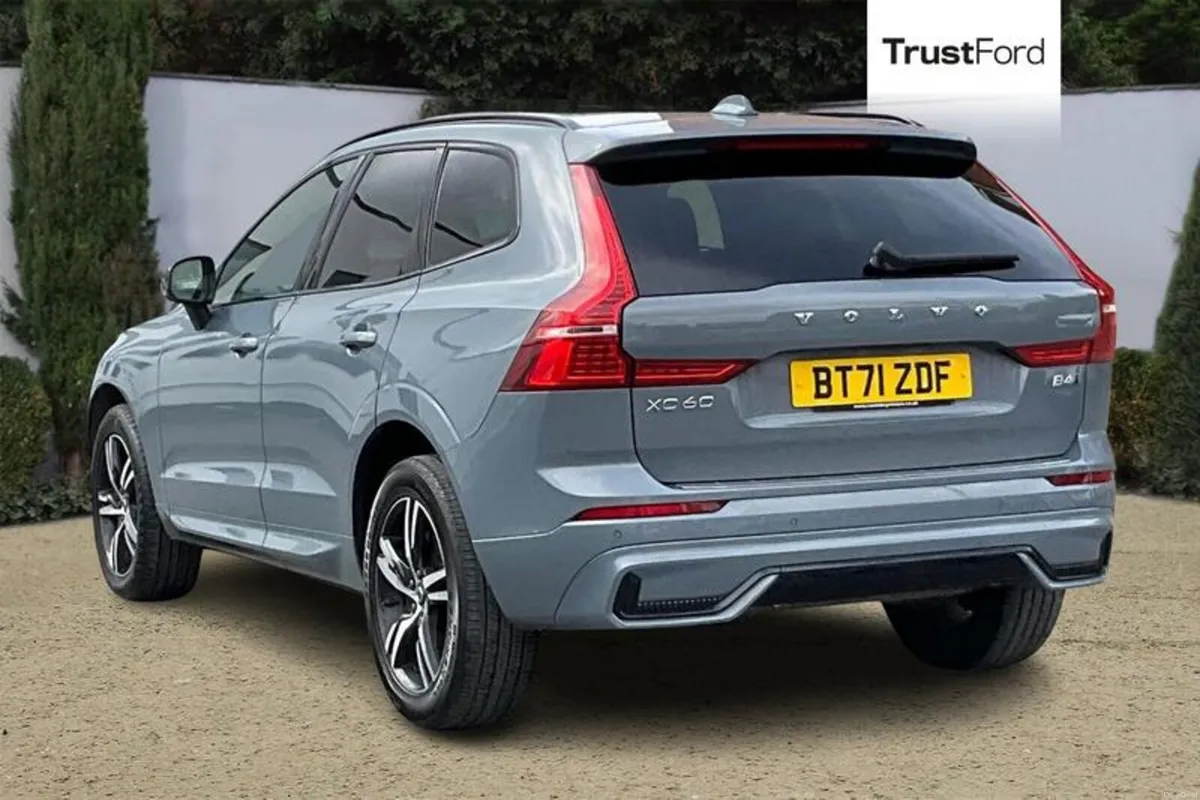 Volvo XC60 2.0 B4 MHEV R-Design SUV 5dr Diesel Hyb - Image 2