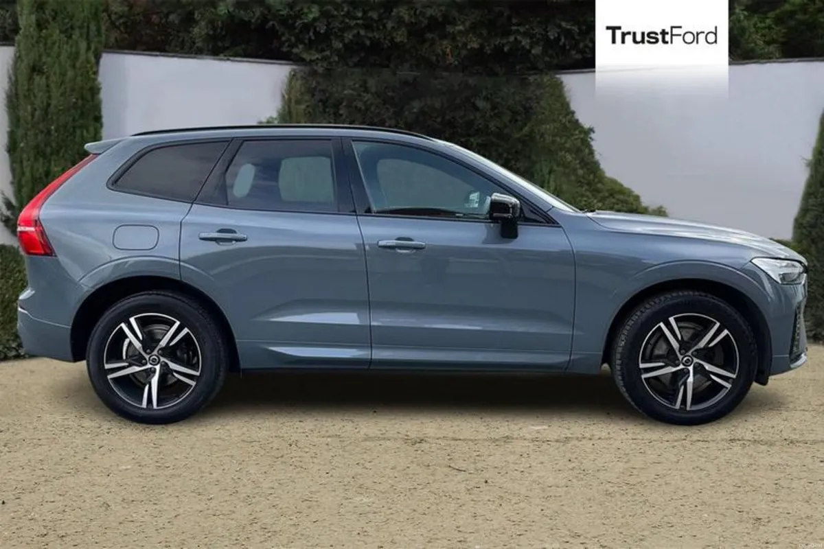 Volvo XC60 2.0 B4 MHEV R-Design SUV 5dr Diesel Hyb - Image 3
