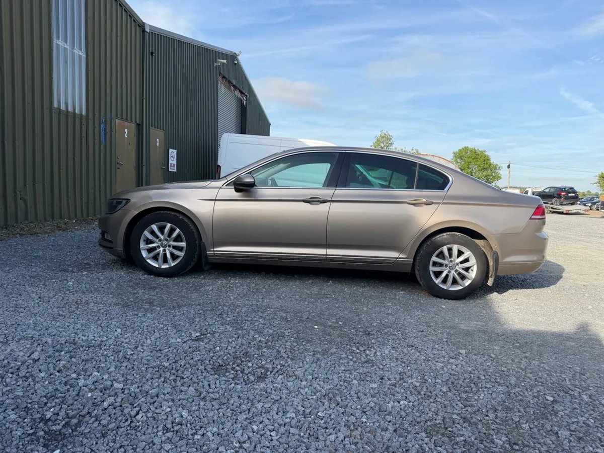 Volkswagen Passat 2016 - Image 4