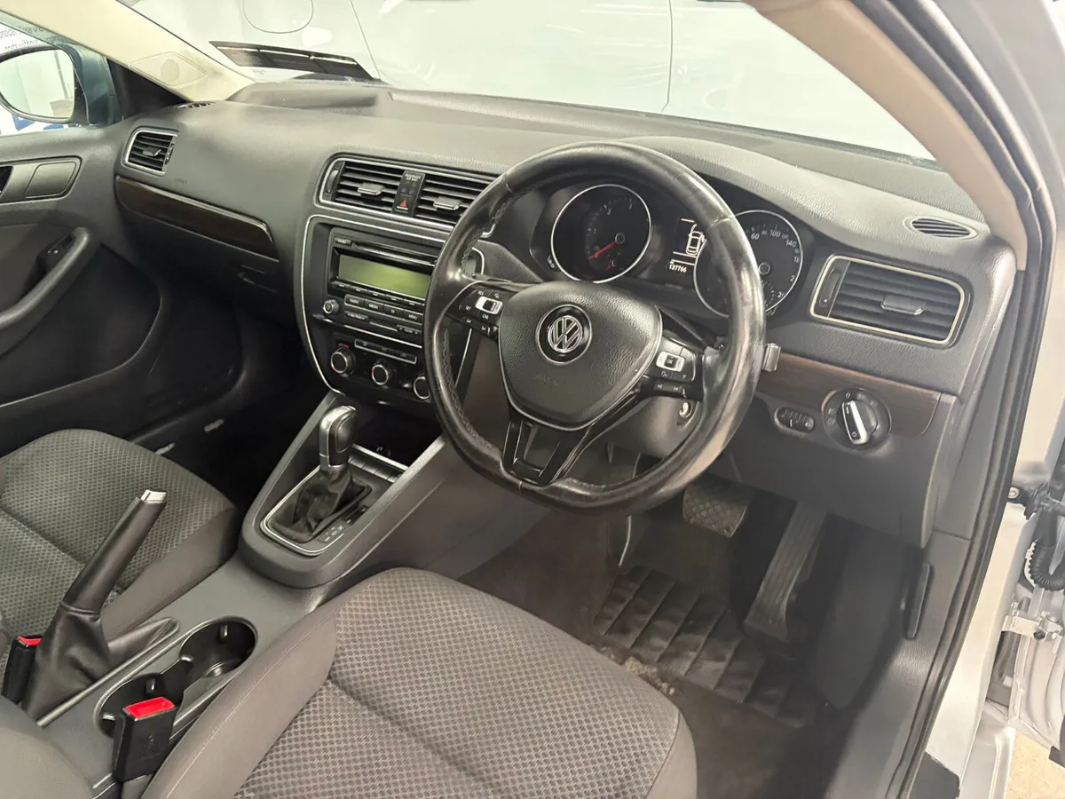 Volkswagen Jetta 2015. 2.0TDI COMFORTLINE DSG - Image 3