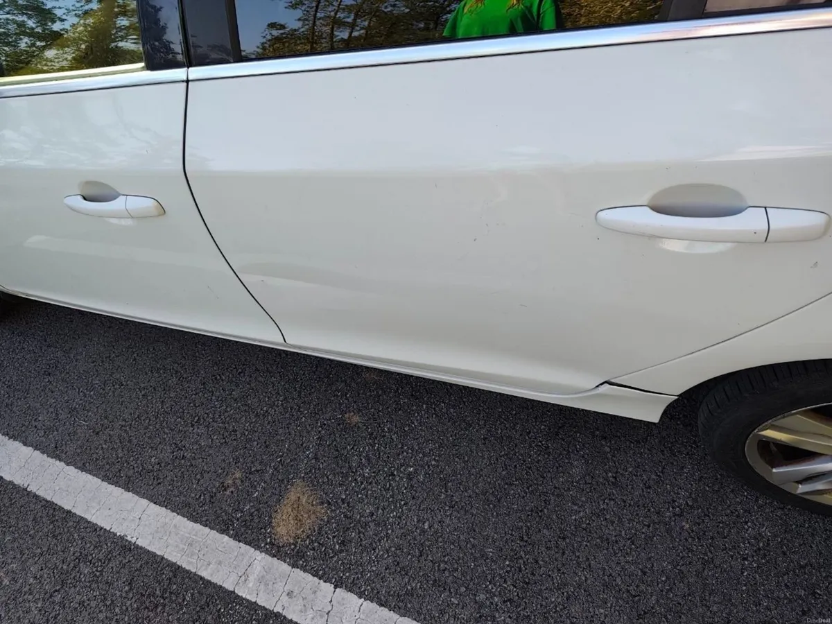 Volvo V60 2012 - Image 2