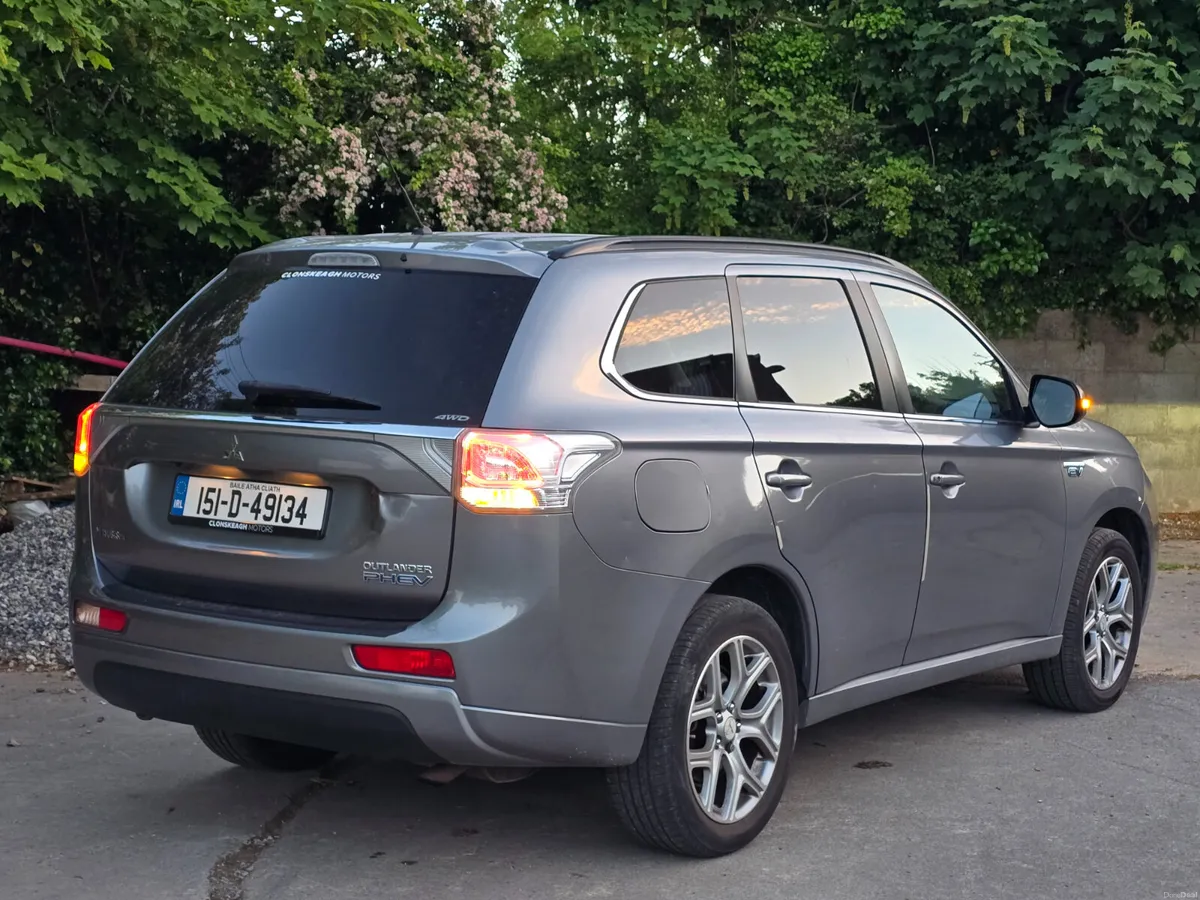 Mitsubishi Outlander 2015 hybrid.  Auto low miles - Image 1