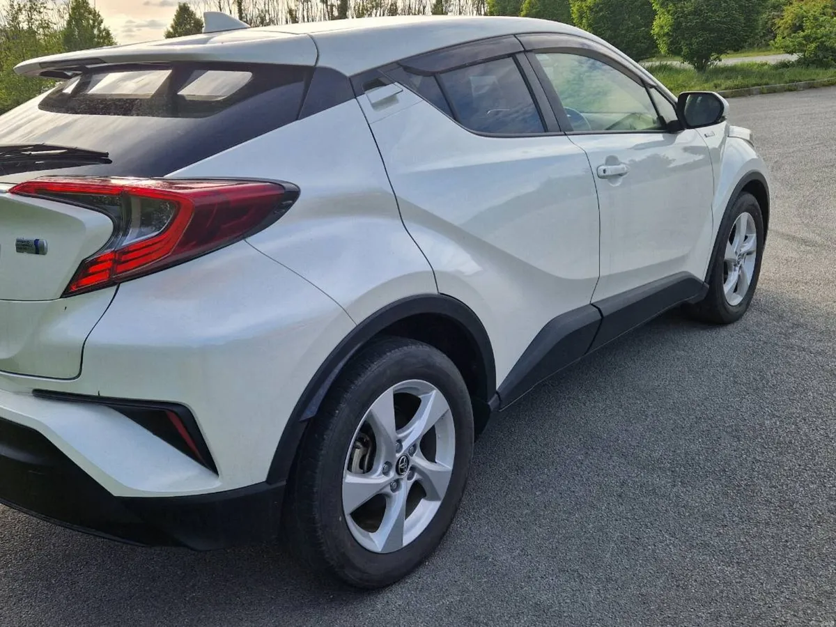 2019 Toyota C-HR 1,8 PETROL HYBRID - Image 2