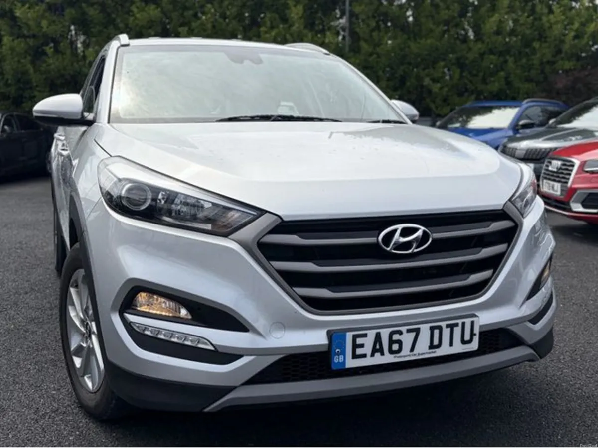 Hyundai Tucson CRDI SE NAV BLUE DRIVE - Image 2