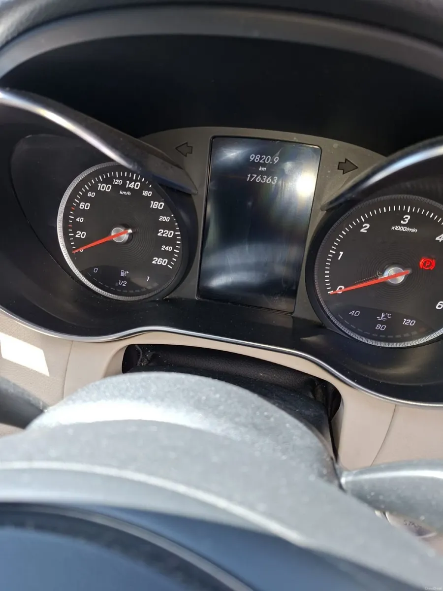Mercedes-Benz C-Class 2018 - Image 2