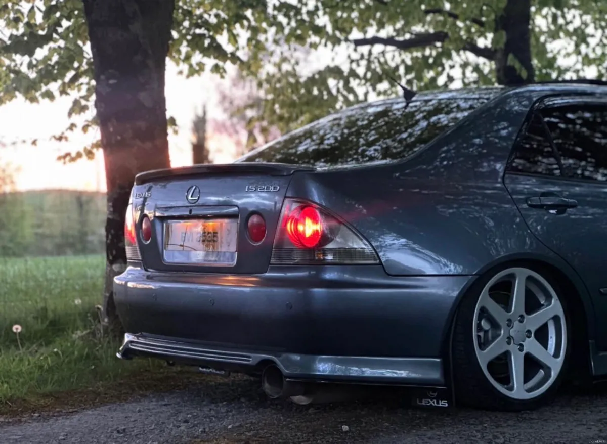 Lexus is200 - Image 4