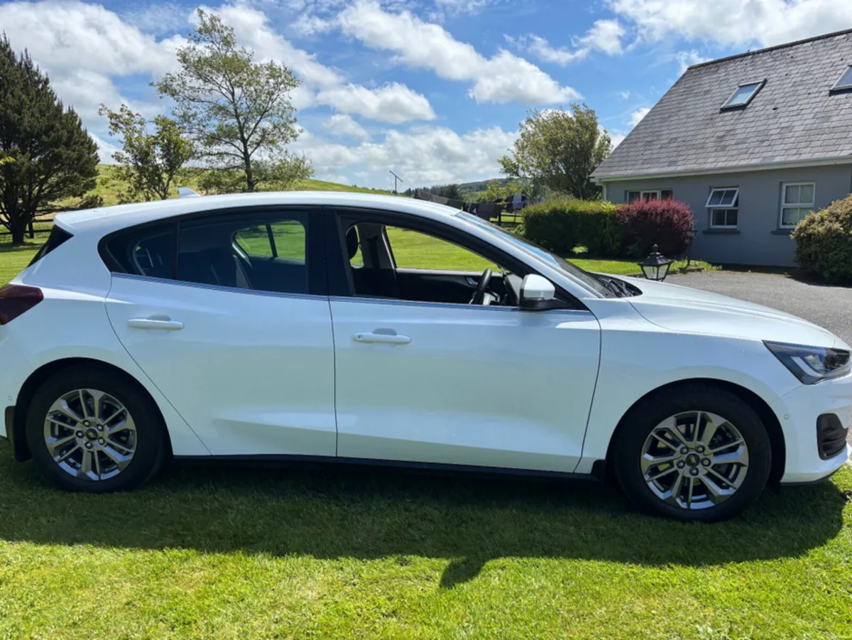Ford Focus TITANIUM 5DR 1.0L 125 MHEV 6 - Image 4