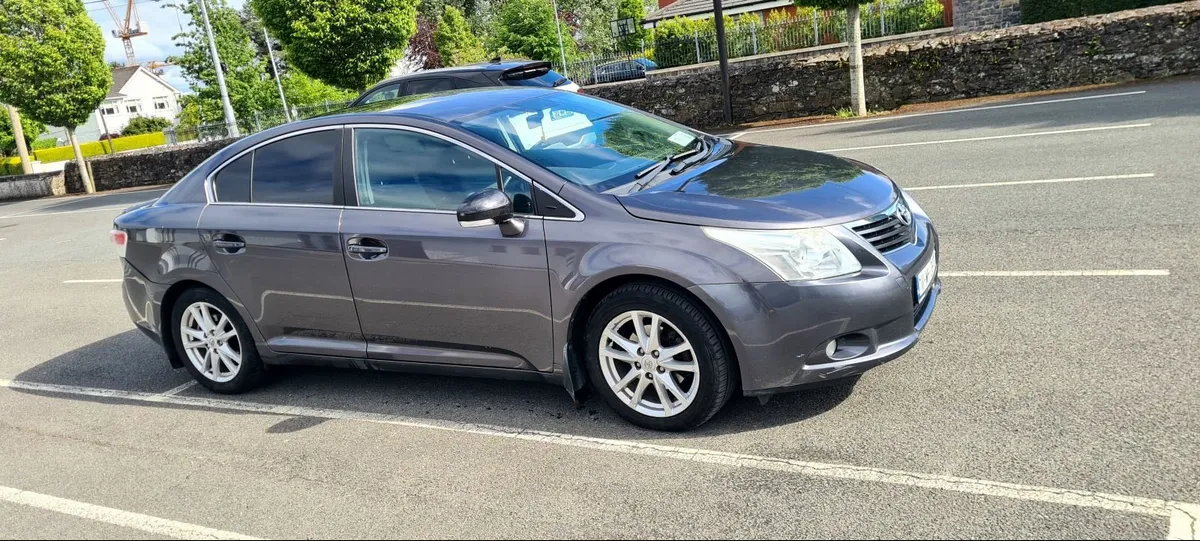 Toyota Avensis 2011 - Image 2