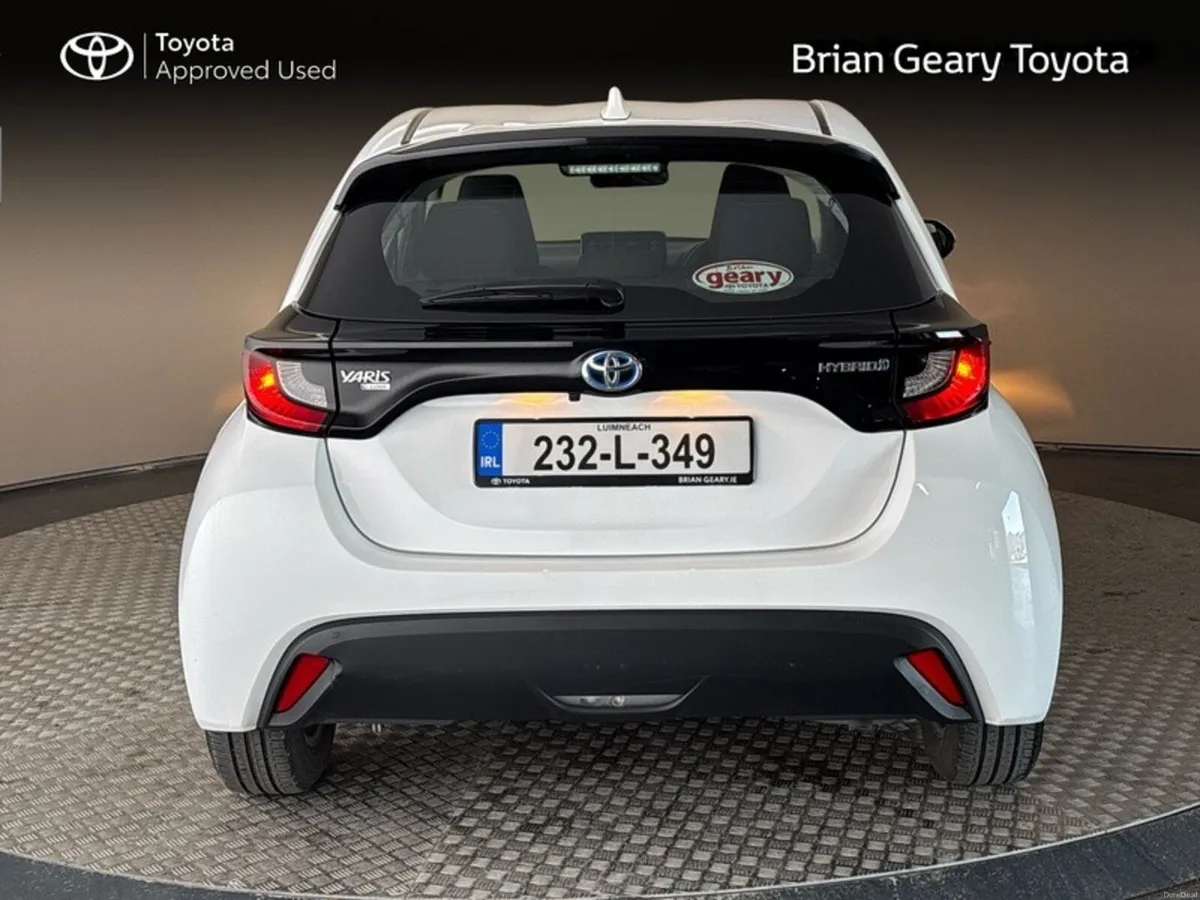 Toyota Yaris HYBRID LUNA - Image 4