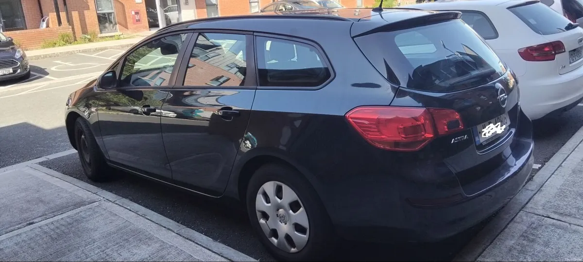 Black Opel Astra Estate 2011 - Just passed NCT - Image 1