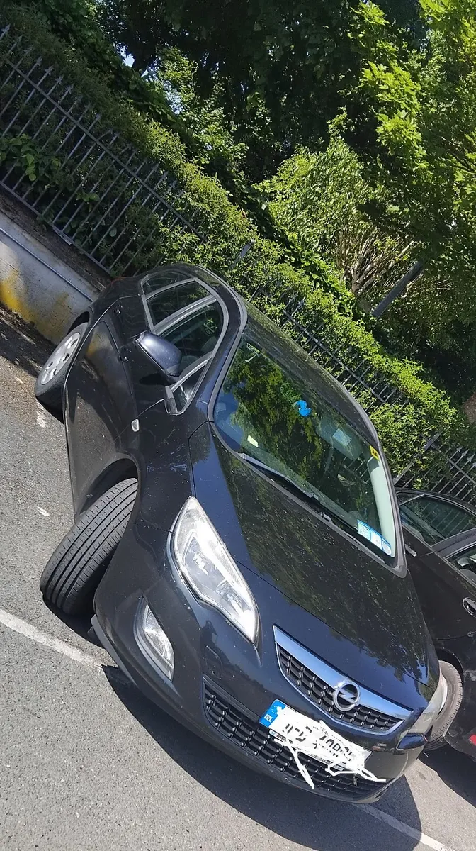 Black Opel Astra Estate 2011 - Just passed NCT - Image 2