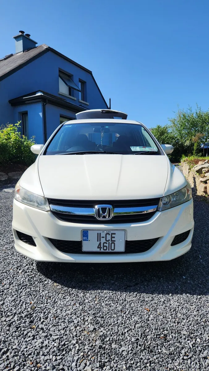 Honda Stream 2011 - Image 2