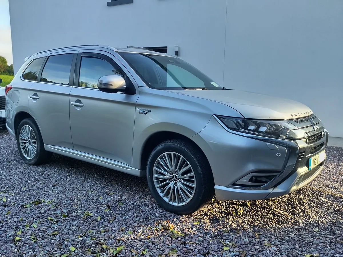 Mitsubishi Outlander 2.4L (224BHP) PHEV 4HS trim - Image 4