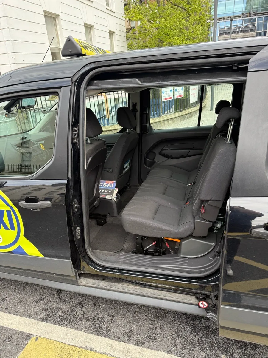 Ford Tourneo Connect 2018 WAV - Image 4