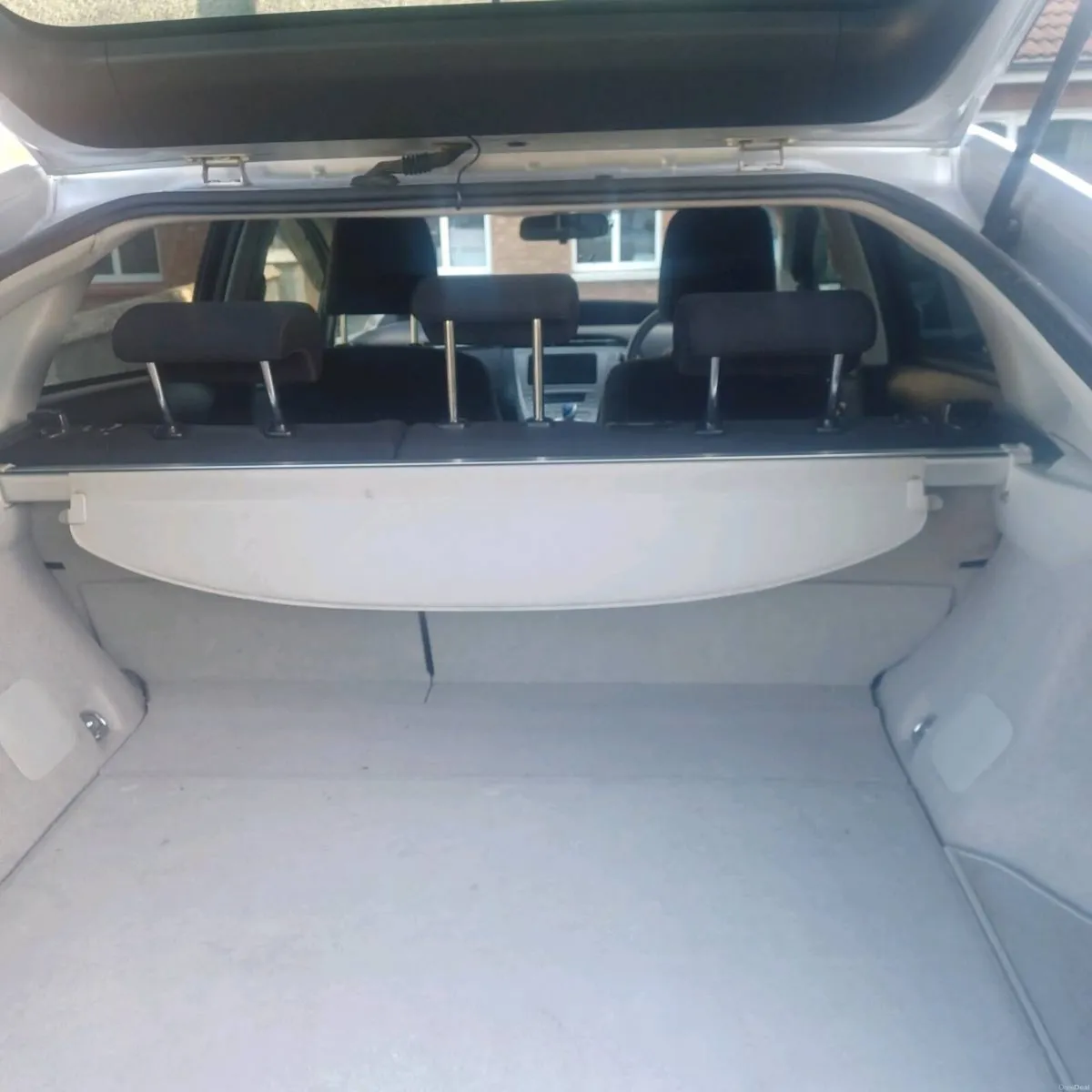 Toyota Prius 2015 - Image 2