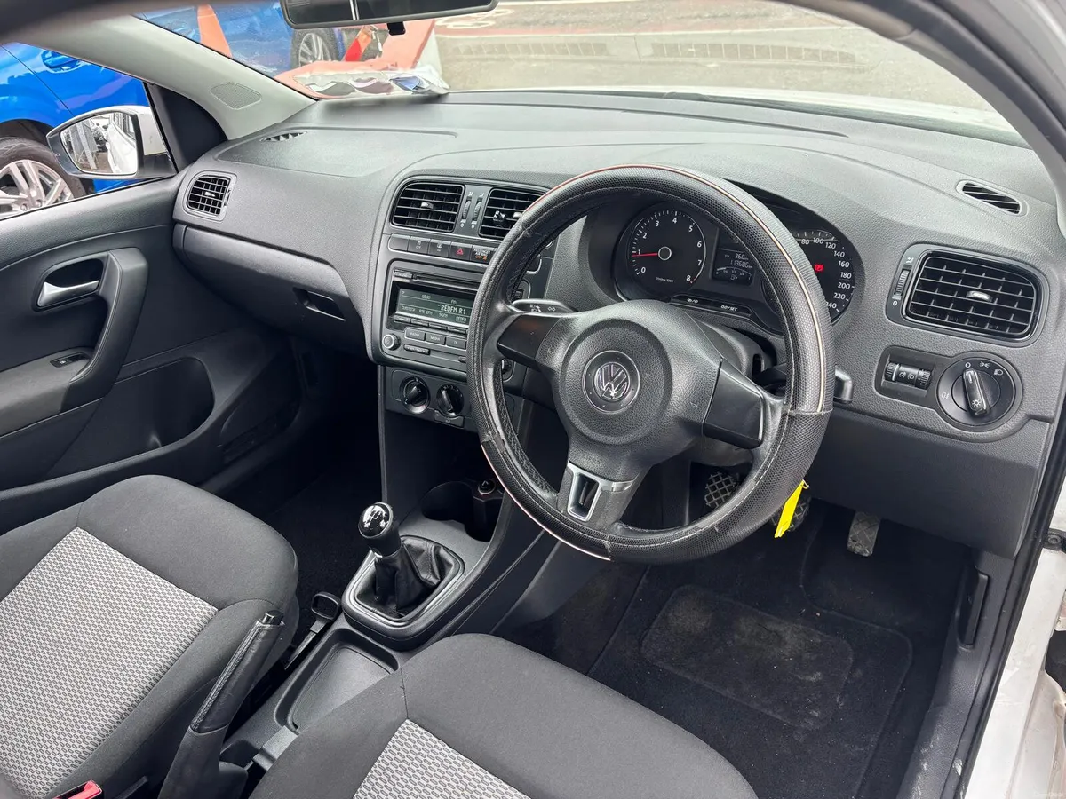 Volkswagen Polo 2014  LOW  MILEAGE - Image 4