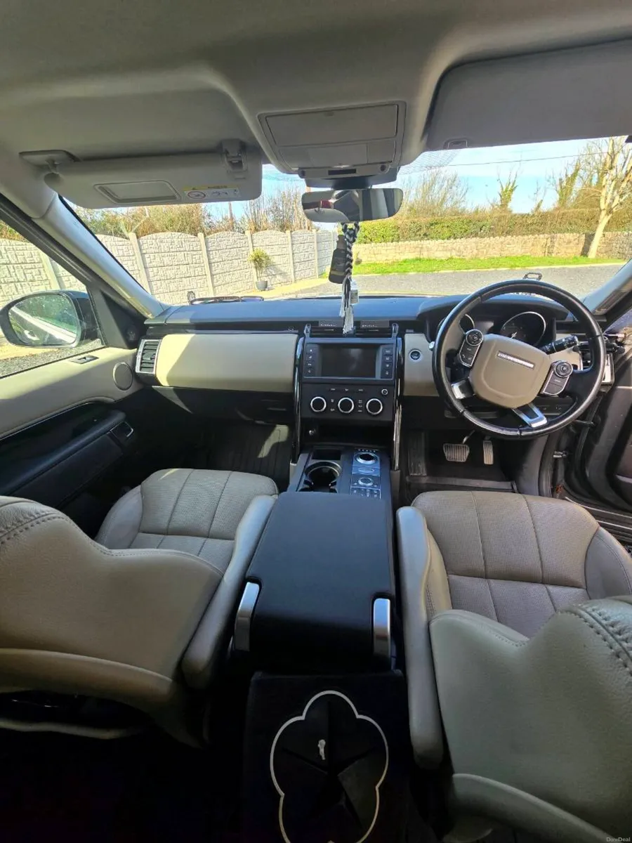 Land Rover Discovery 2.0 Auto 7 Seater  HSE - Image 5