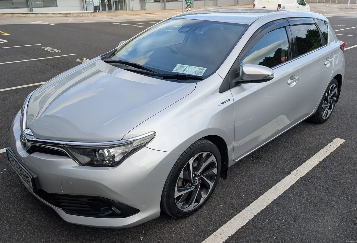 2017 Toyota Auris 1.8 HYBRID Sol/ 133.726km - Image 3