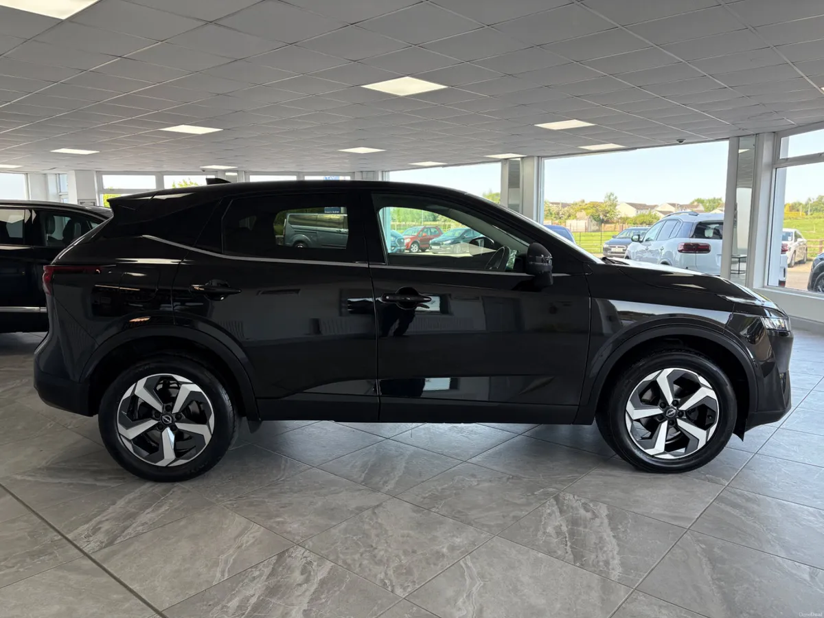 2023 Nissan Qashqai N-Connecta Automatic - Image 5
