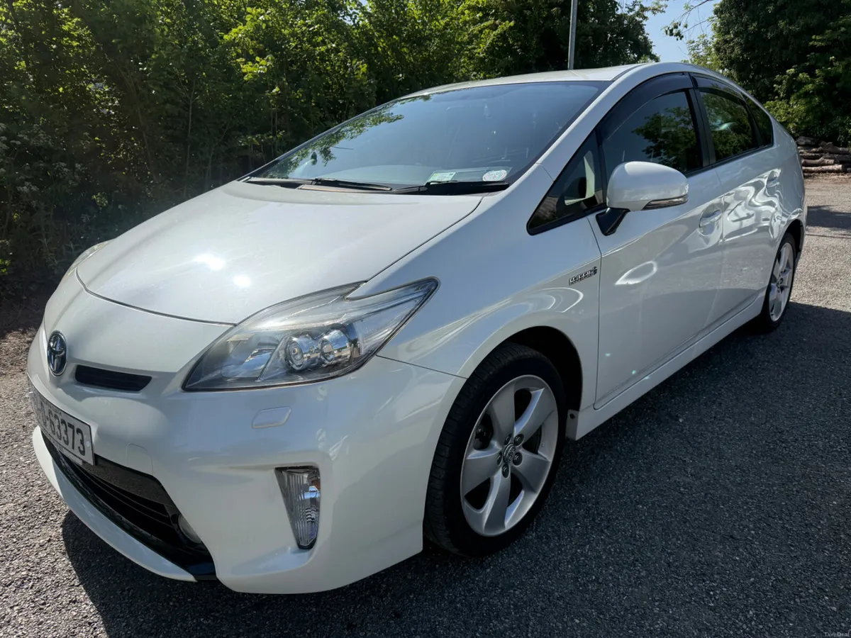 Toyota Prius 2015 - Image 2