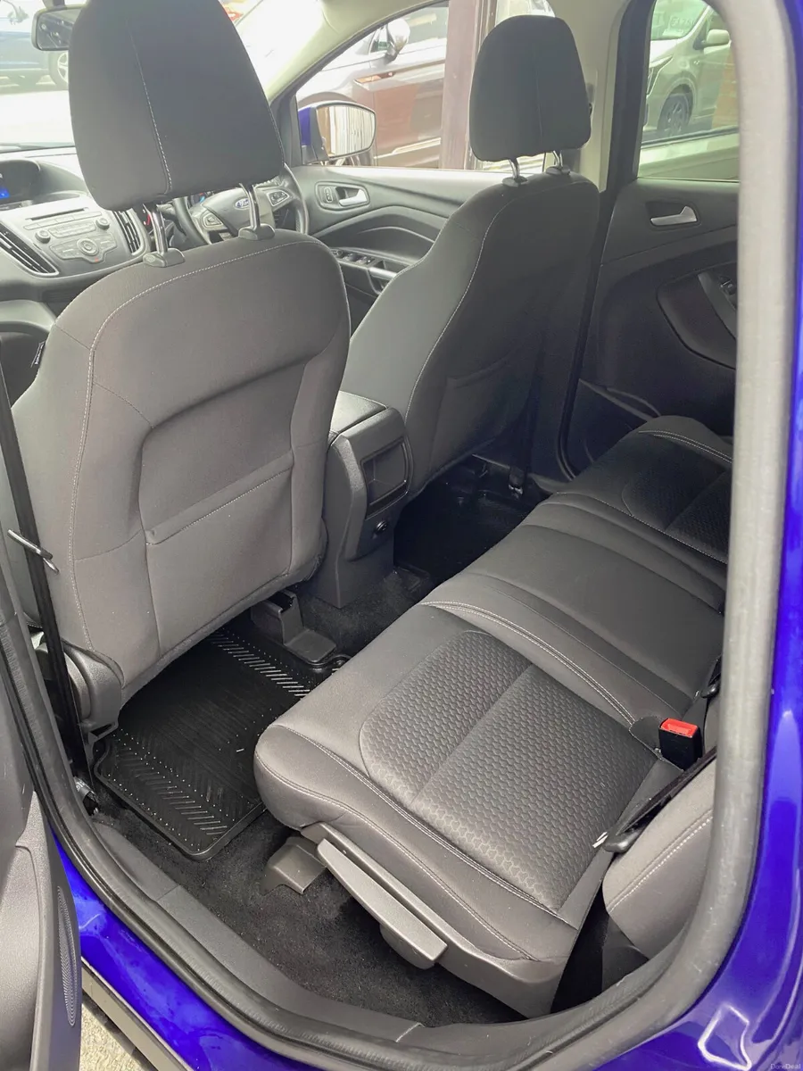 Ford Kuga 2.0TDCI 150PS Titanium 4WD - Image 5