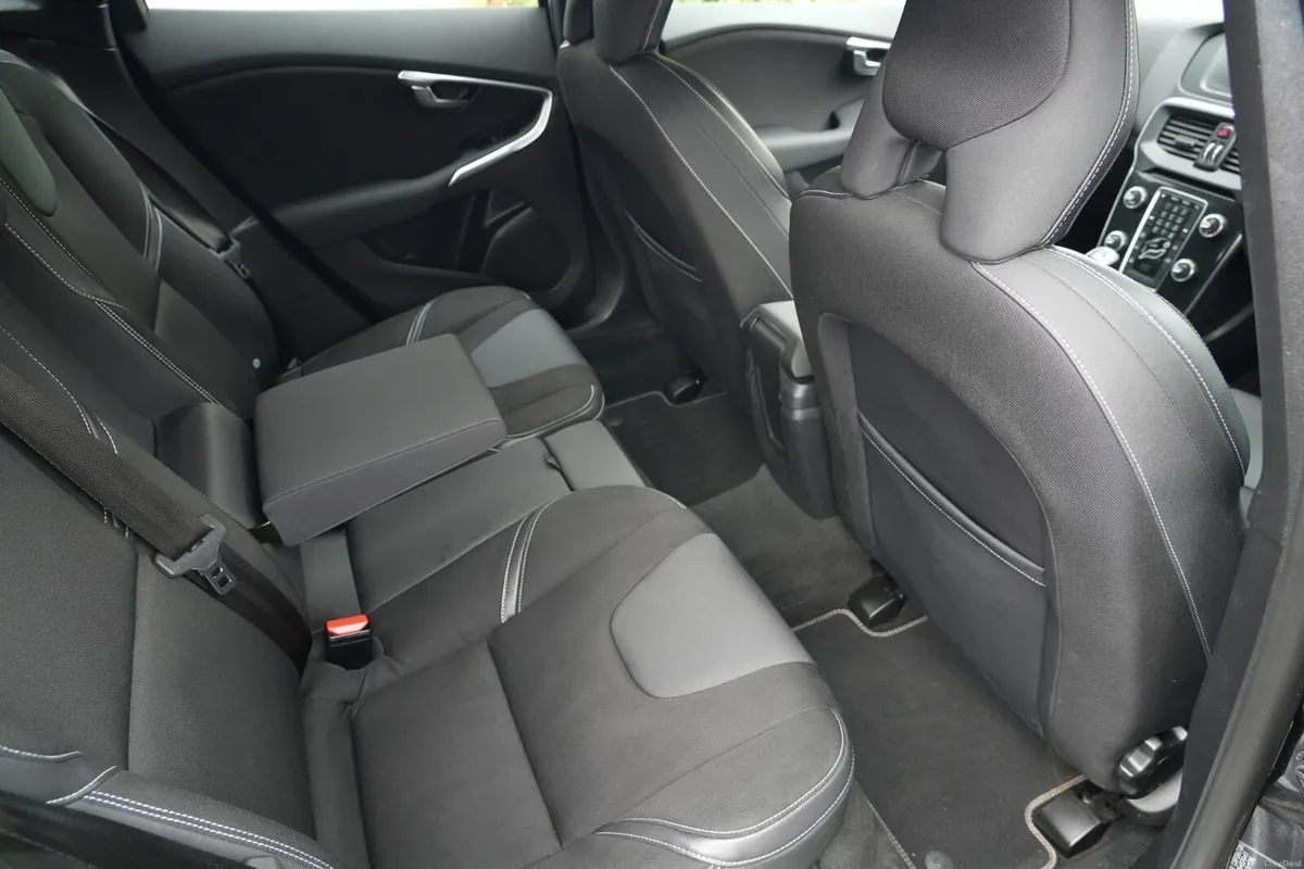 2017 Volvo V40 2.0 Diesel - Image 4