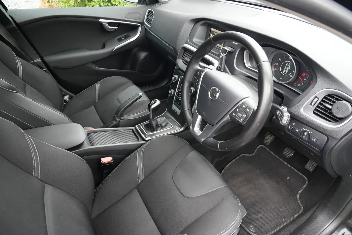 2017 Volvo V40 2.0 Diesel - Image 2