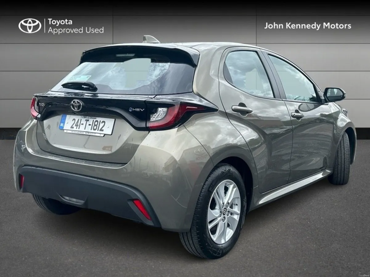 Toyota Yaris HYBRID 1.5 LUNA - Image 2