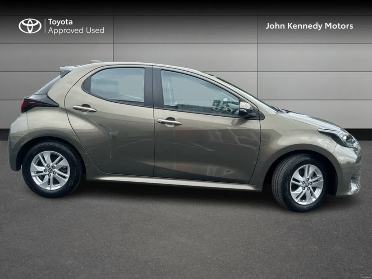Toyota Yaris HYBRID 1.5 LUNA - Image 3