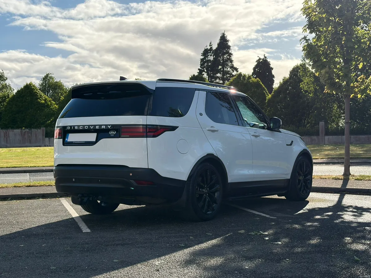 2022 Land Rover Discovery 5 SE Commercial 2 Seater - Image 4
