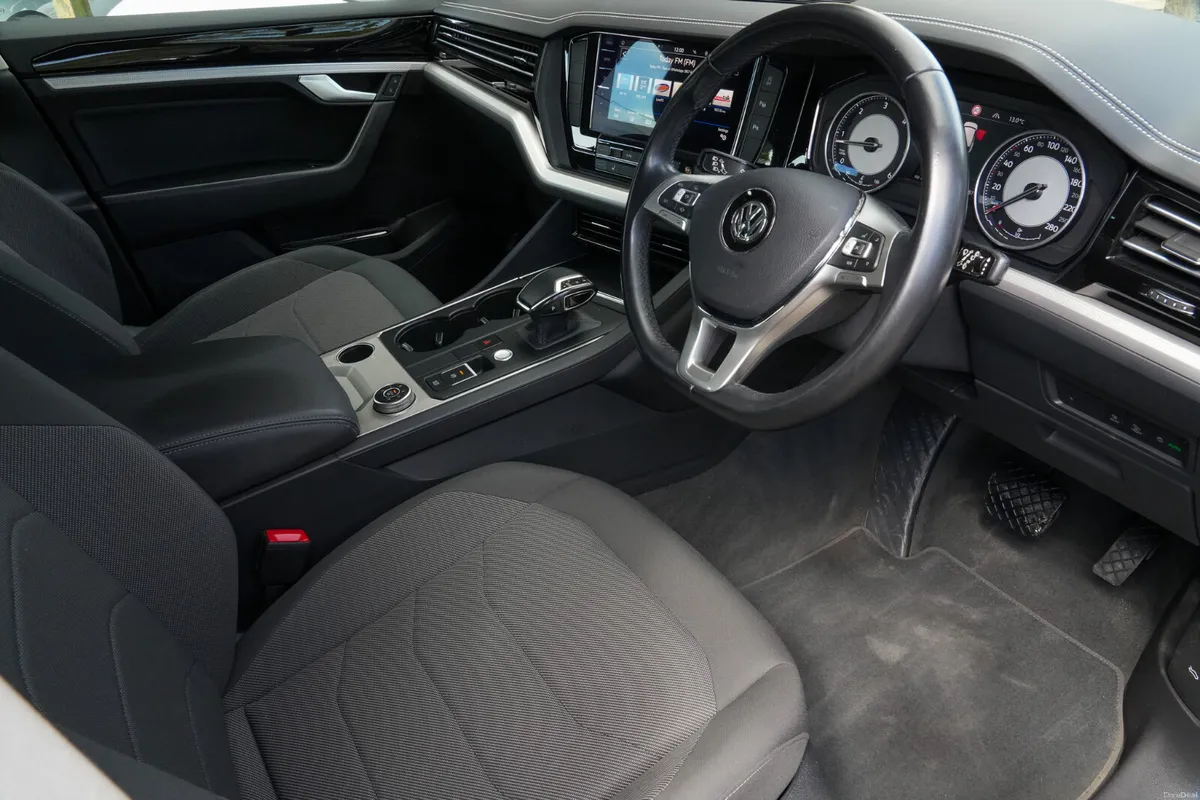 2020 Volkswagen Touareg 3.0 5 Seat Passenger - Image 2