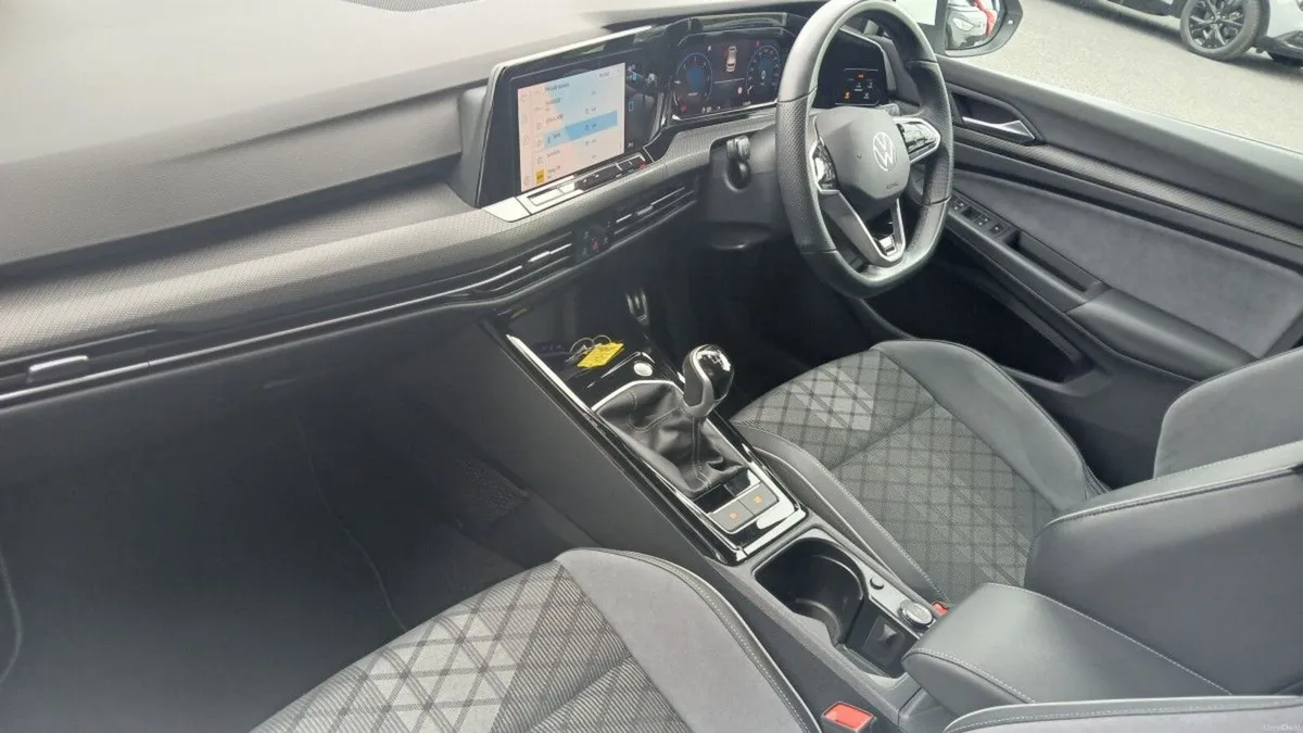 Volkswagen Golf R-Line 2.0 TDI 150HP **APP CONNECT - Image 3